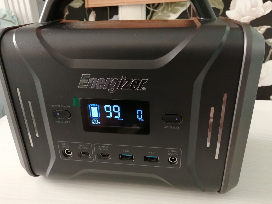 Портативна зарядна станція Energizer PPS320 Нова, заряд 100%. На фото.