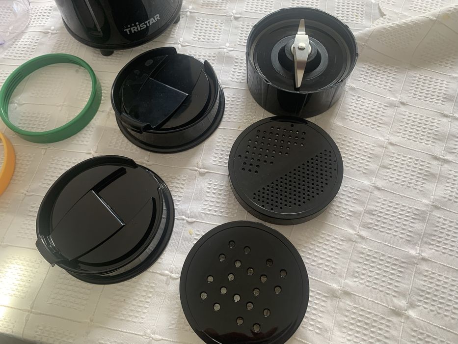 Maquina para batidos e sumos com tofos os acessorios