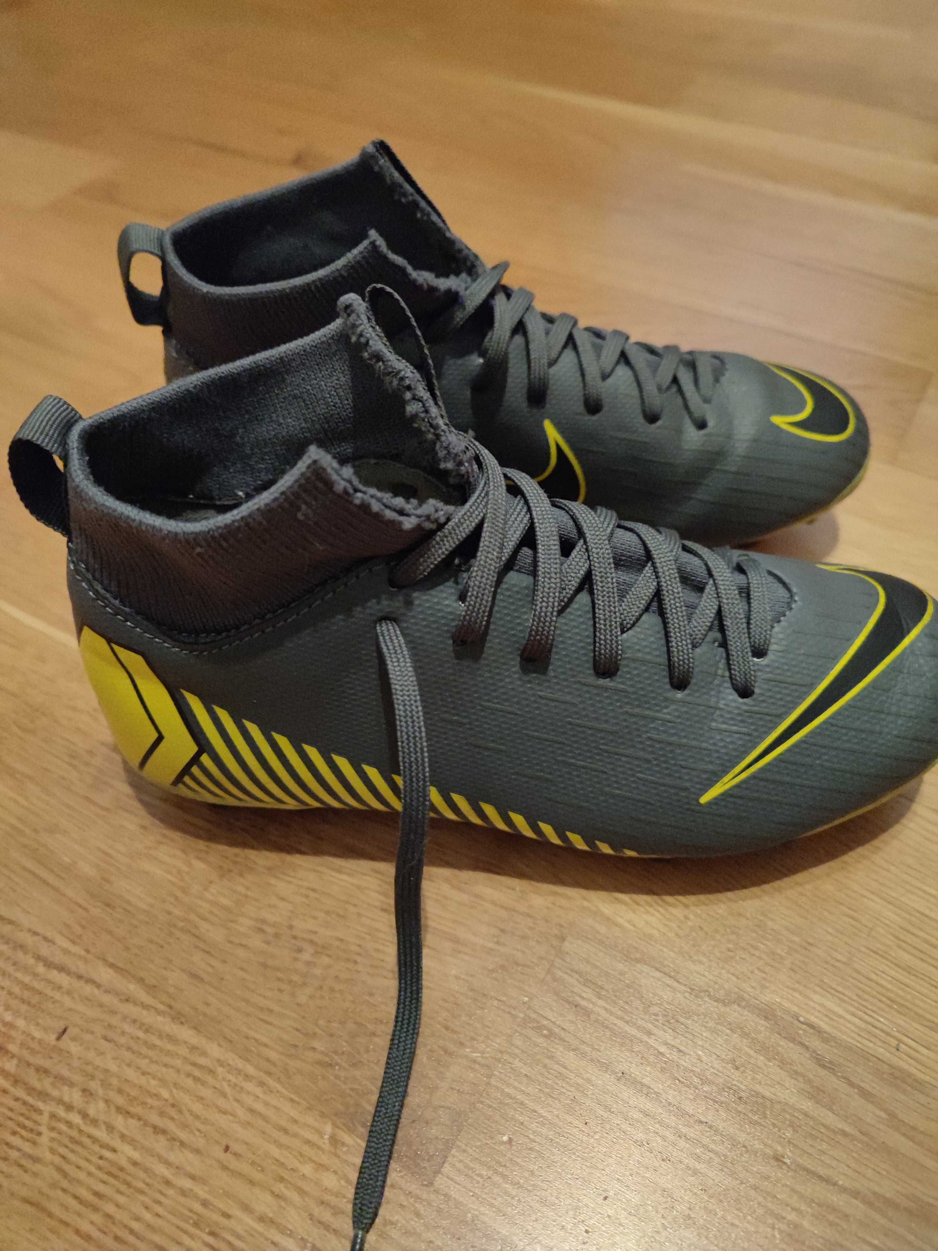 Buty piłkarskie Nike rozm 32