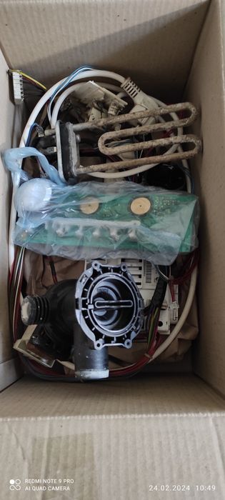 Стиральная машина indesit Wisn80 по запчастям.