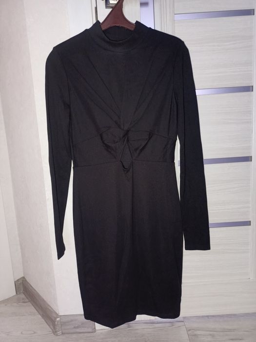 Сукня чорна пряма НМ