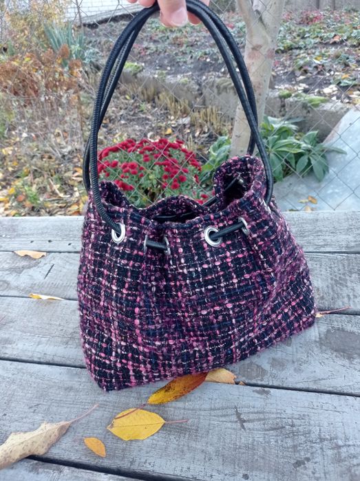 Женская сумка-сумка из твида в клетку и шарф.