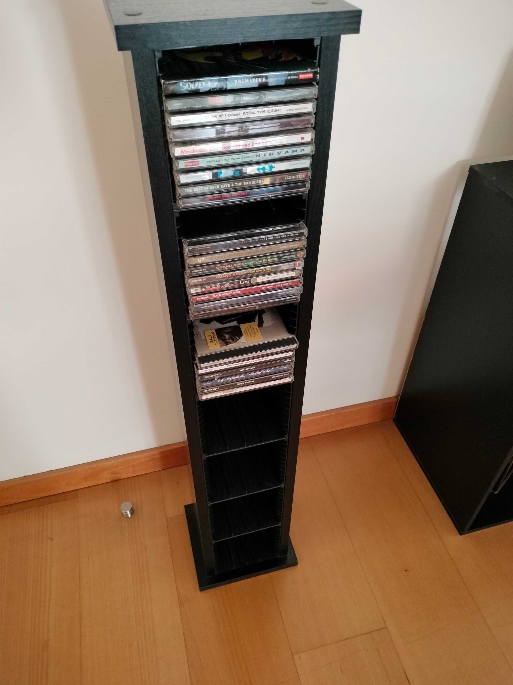 Móvel preto para CD's