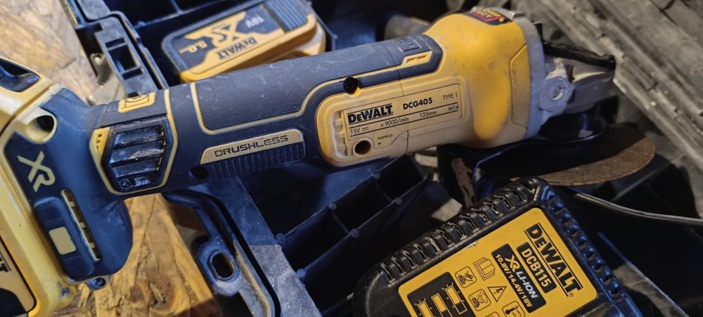 Szlifierka kątowa DeWalt dcg 405 p2