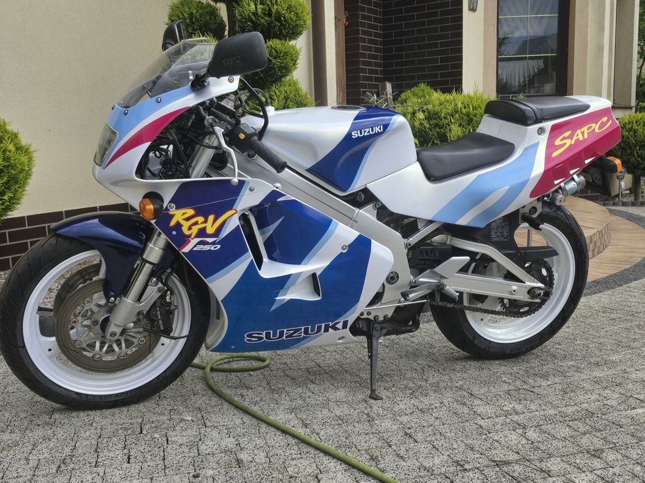 Suzuki RGV 250 bialy krok super stan