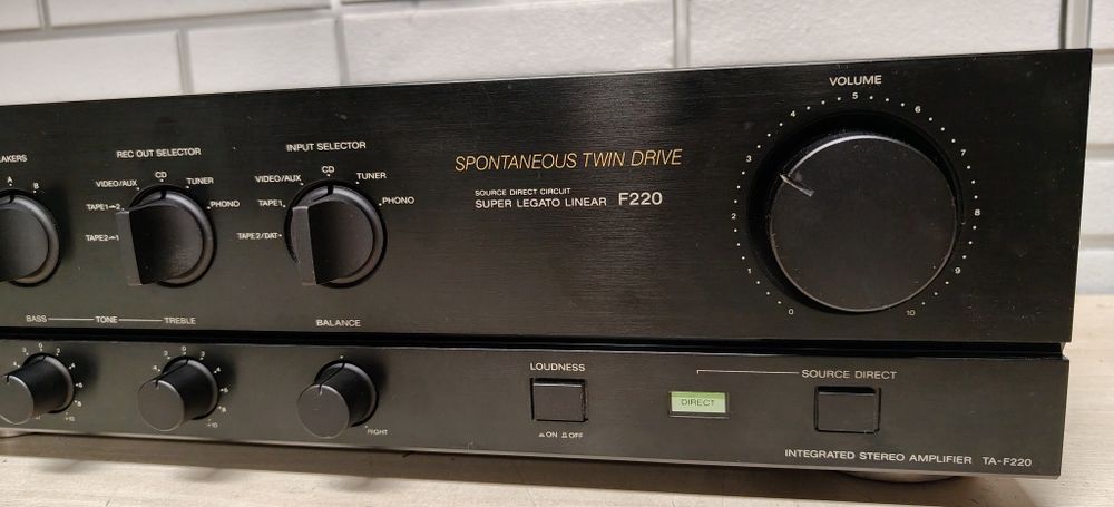 Wzmacniacz SONY TA-F220. Japan . Stereo