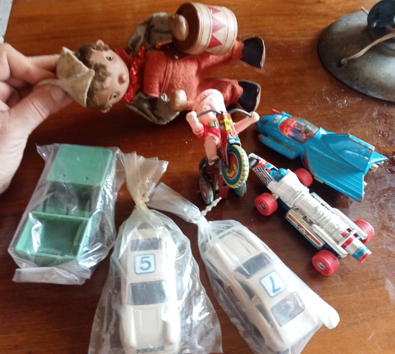 Stara zabawka Bobas na rowerku Japan Dobosz na kluczyk auto PRL Corgi