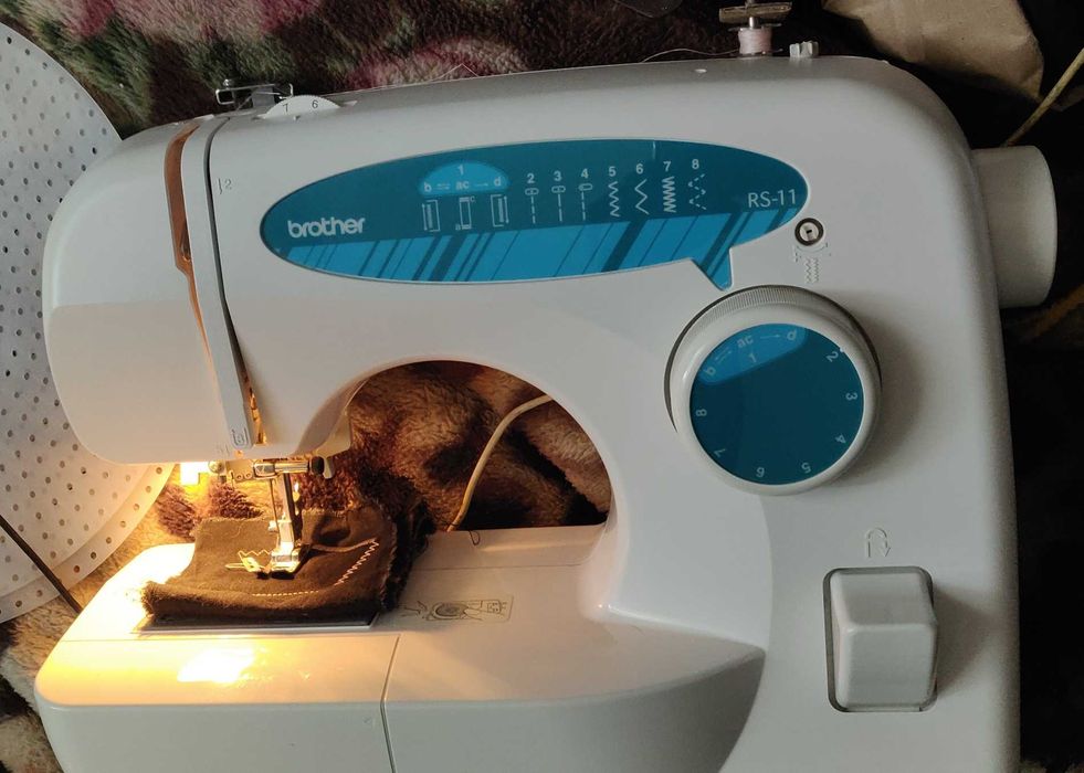 Швейна машина Brother RS-11 / XL2140