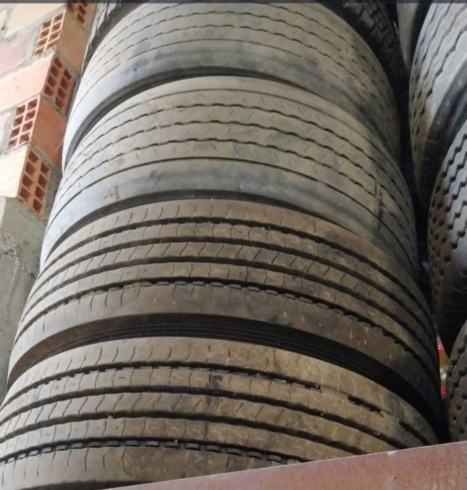 Pneus com jantes alumínio 22.5 camião