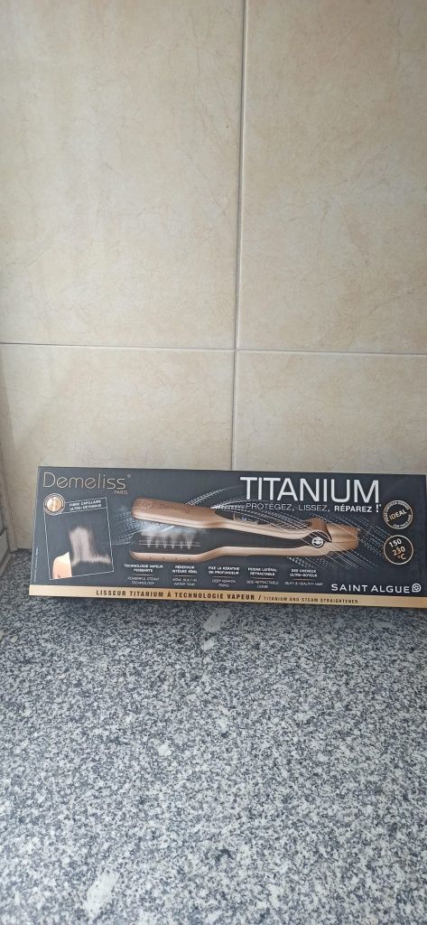 Placa de esticar o cabelo titanium