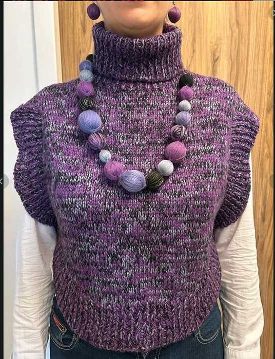 Komplet wełniany golf bezrękawnik + korale kolczyki z tej samej wełny