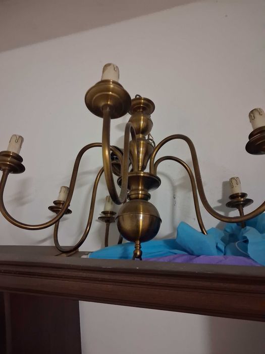 Dois candeeiros de metal