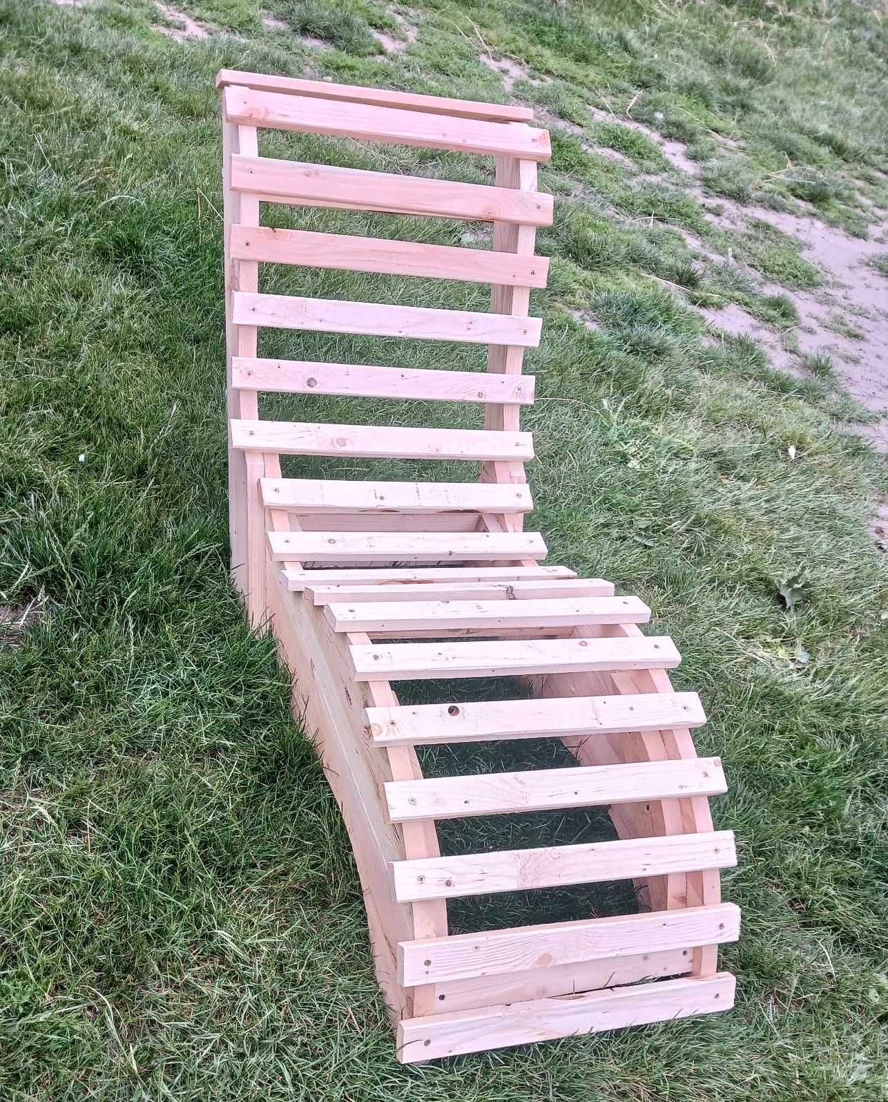 Leżak ogrodowy drewniany