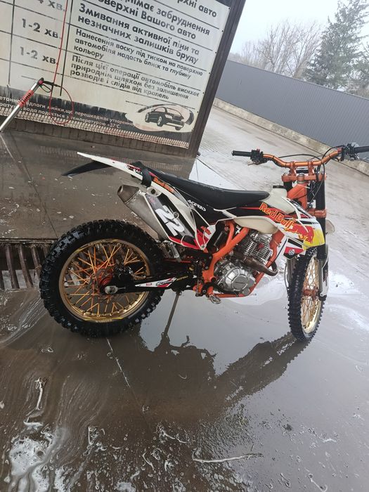 Мотоцикли з документами