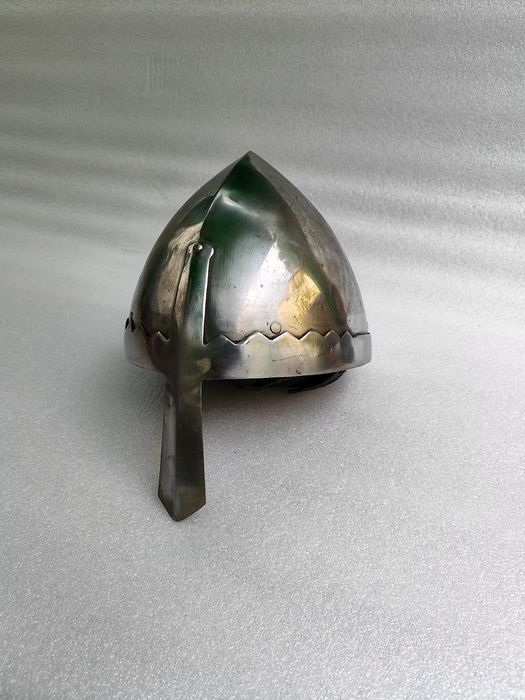 Hełm normandzki nosowy
