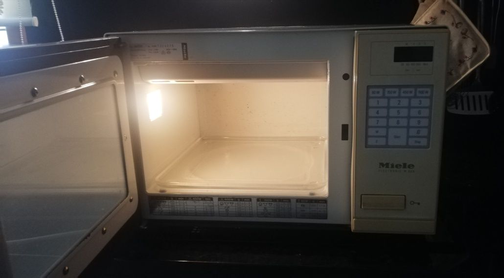 Microondas Miele  M 688