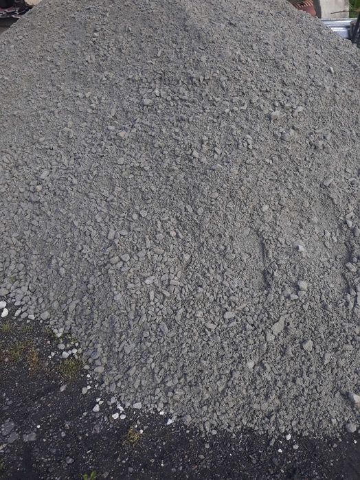 Ziemia czarnoziem piasek żwir kruszywa gruz podniesienie terenu