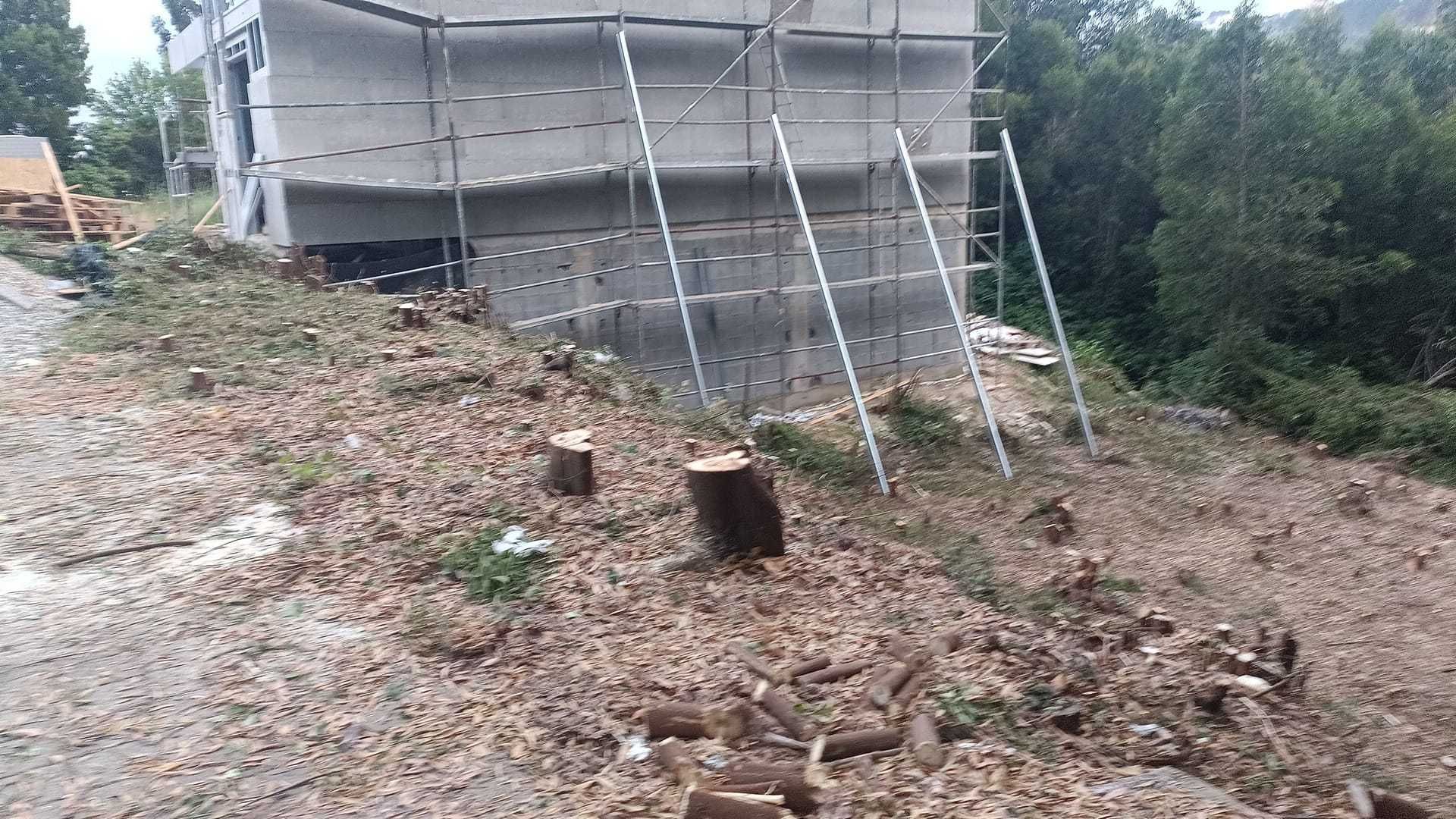 EXCELENTE terreno, p/ construção MORADIA, 3 frentes, 3 pisos.