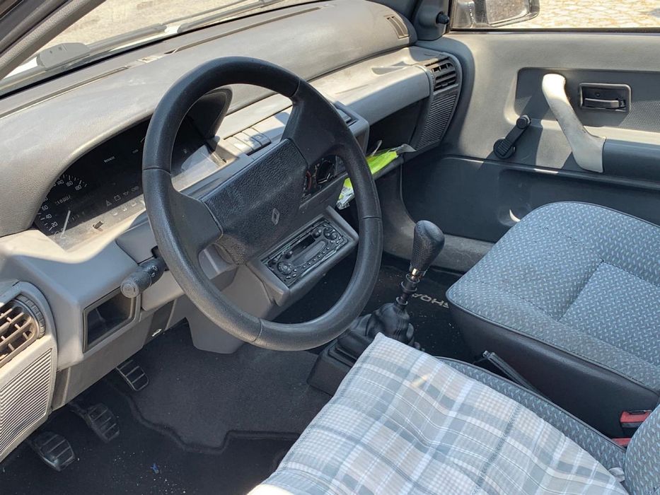 Renault Clio 1.1 1992 4 Portas - Bom Estado, Inspeção em Dia