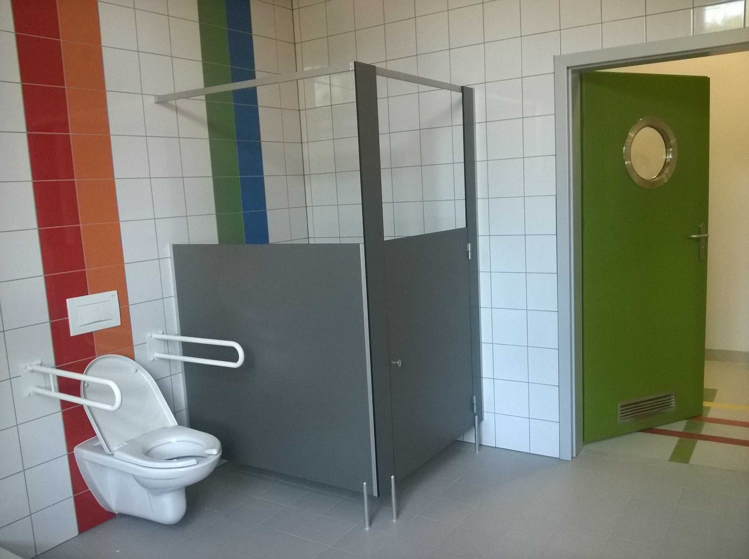 Kabiny sanitarne HPL szklone i przedszkolne