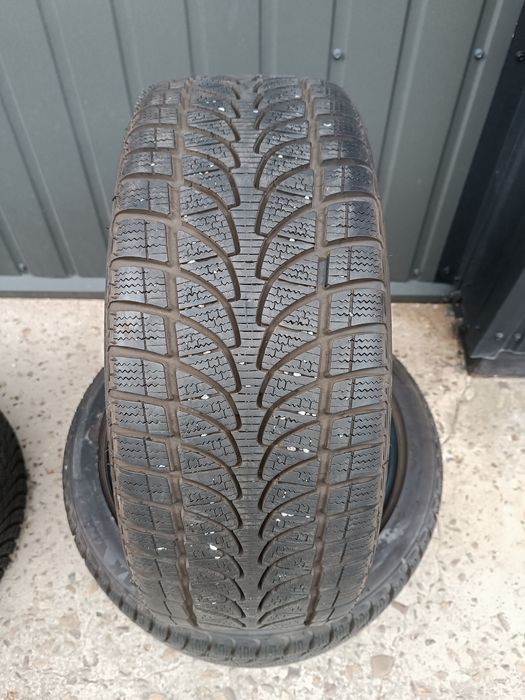 Зимові шини 215/45/17 Bridgestone Blizzak LM-32