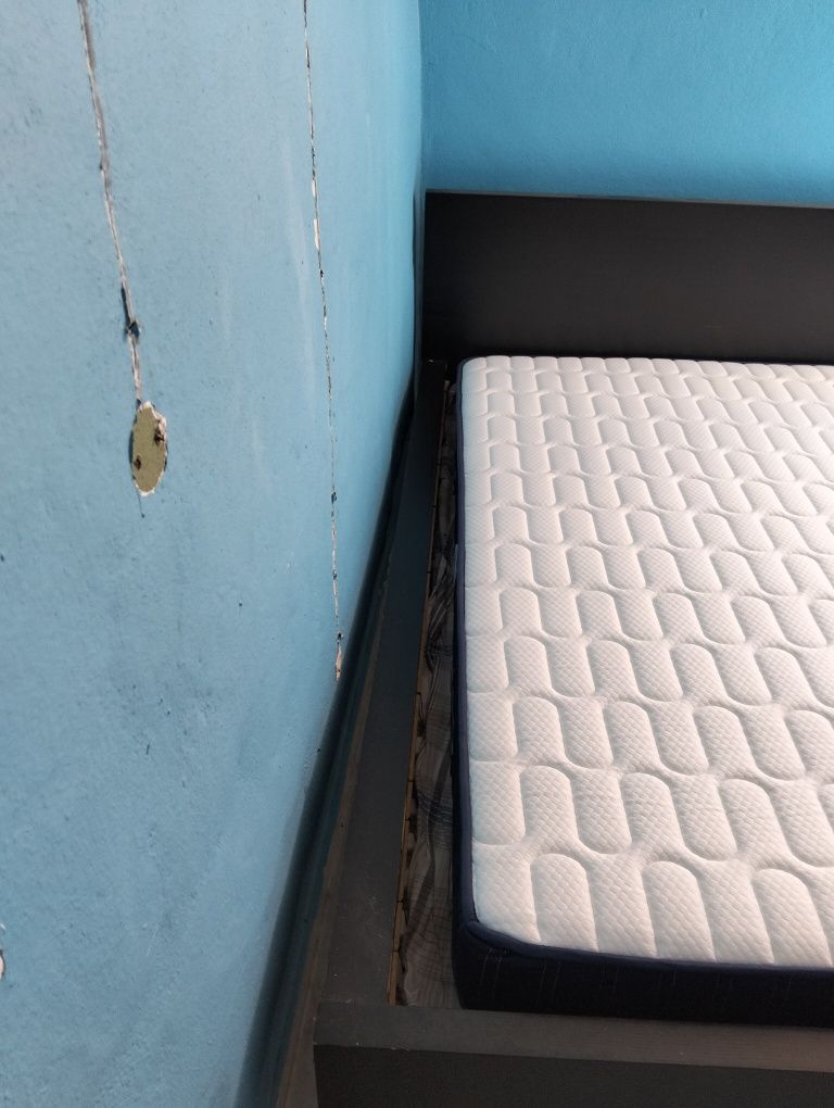 Cama de casal com colchão