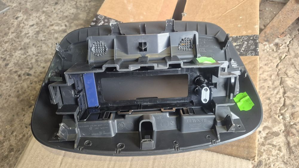 Козирок для магнітоли на Рено Меган 3