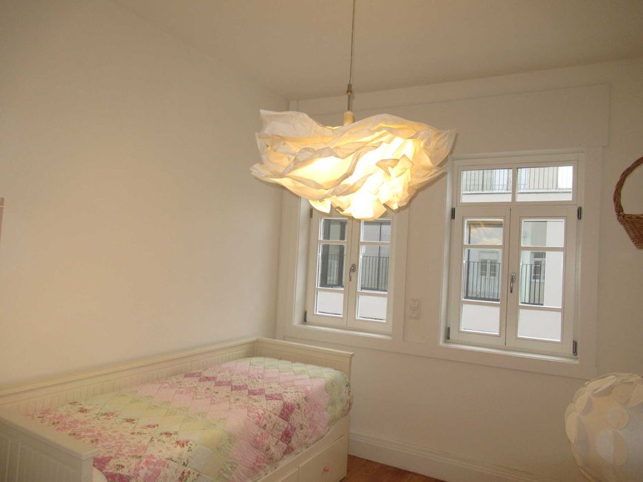 Arrenda-se moradia t2 com quintal