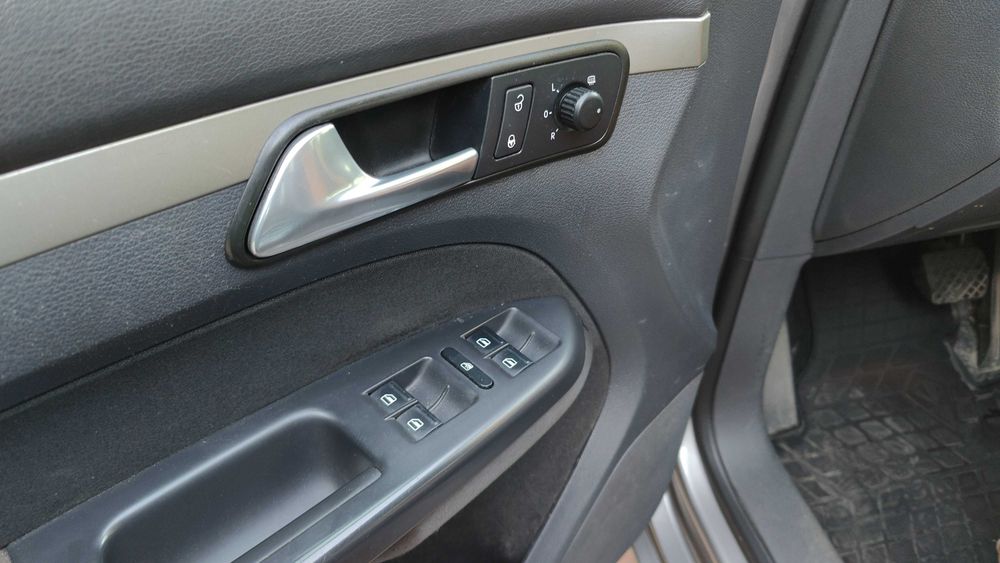 Volkswagen Touran 2009 р. • 2.0 TDI • Автомат