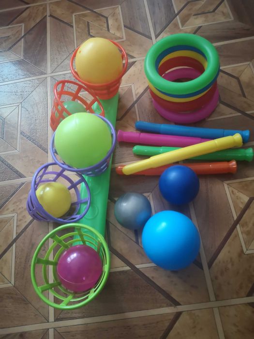 Кільцекид +дві ляльки в подарунок.