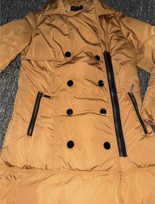 Жіночий пуховик.