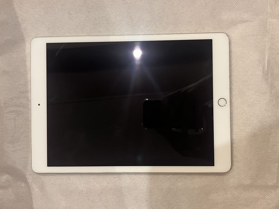iPad 7 generacji 9.7 cala srebrny + klawiatura gratis