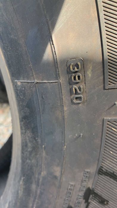 B132 - NOKIAN HAKKA TRUCK DRIVE - 295/60 R22,5