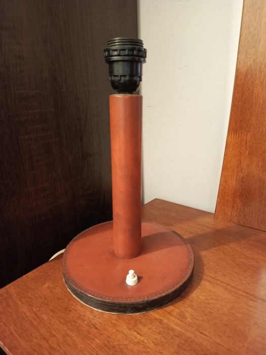 Piękna skórzana lampka stołowa prl