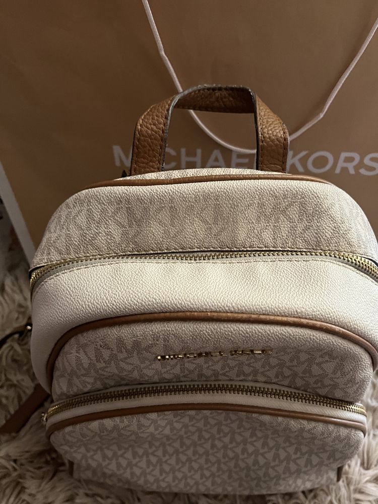 Michael Kors plecak rhea plecaczek sredni logowany monogram beżowy