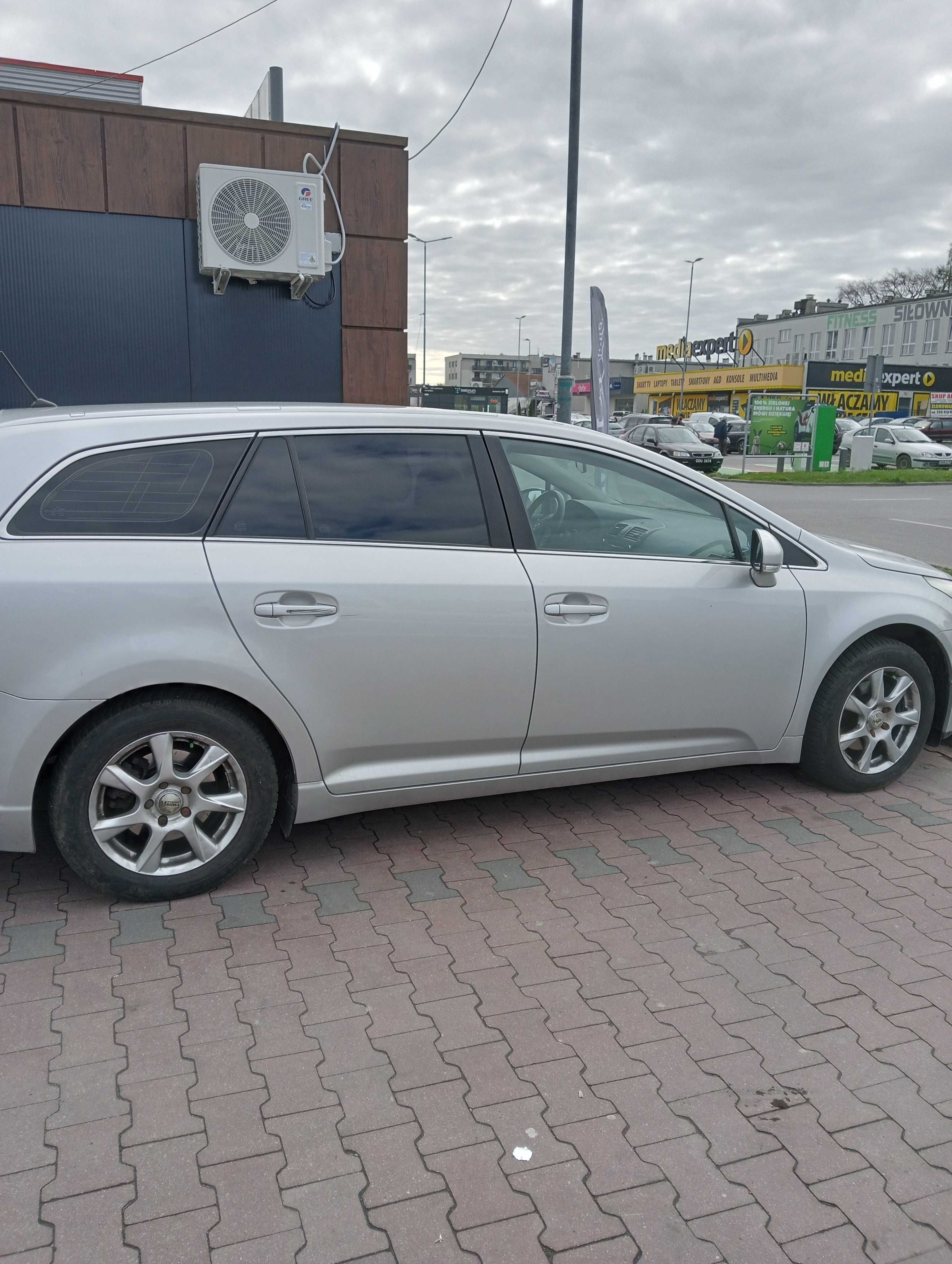 Toyota Avensis 1.8 147PS T27