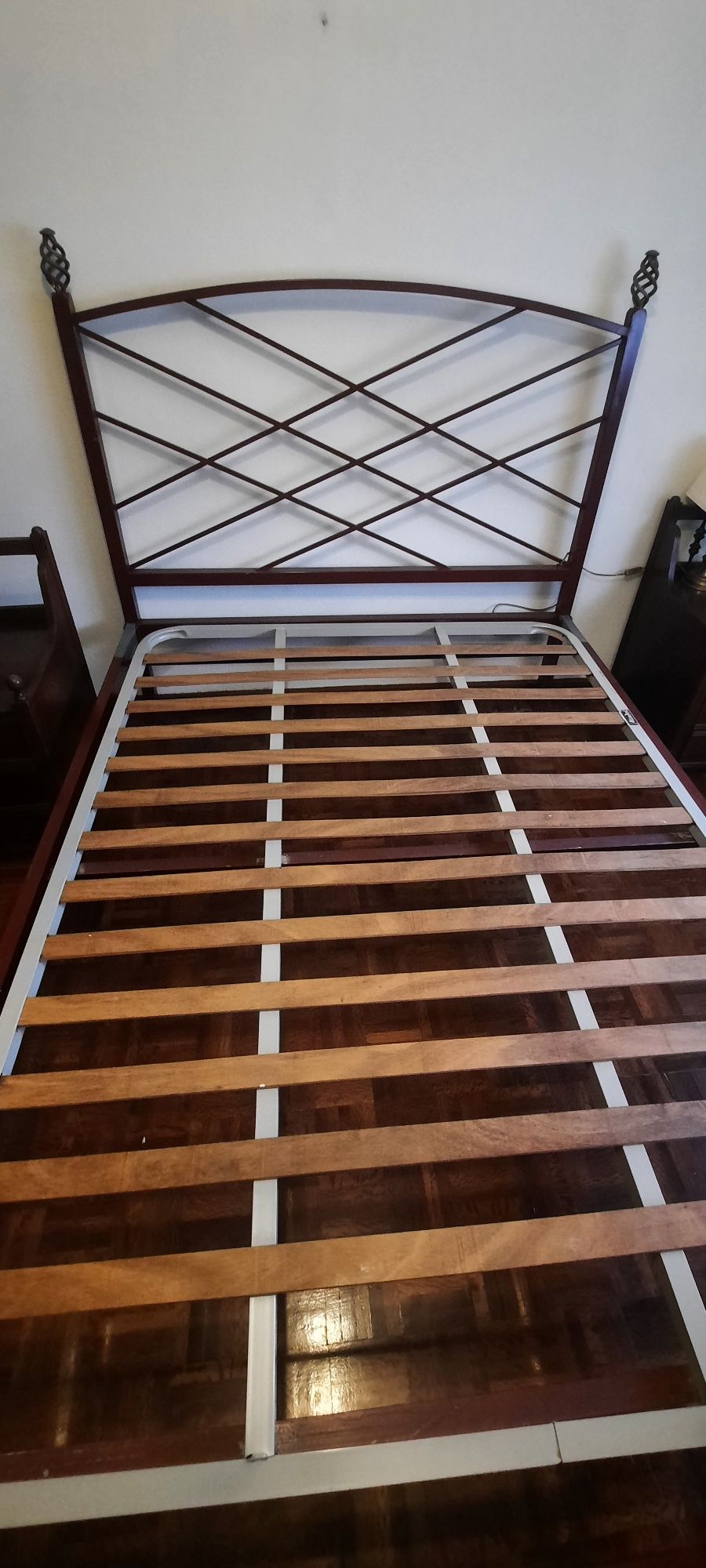 Cama de casal com estrado