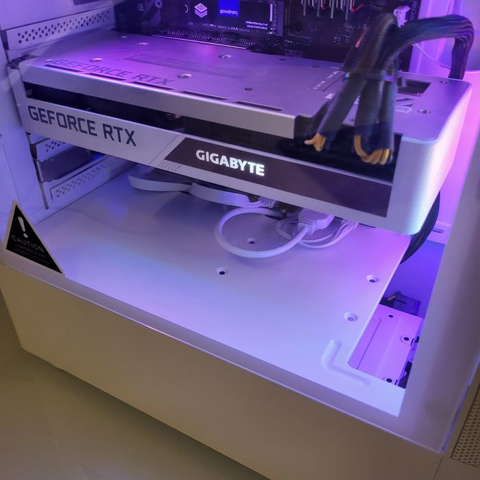 BIAŁY KOMPUTER RTX 3070 RYZEN 5 5600 ram 16gb  m2 512Gb SSD gamingowy