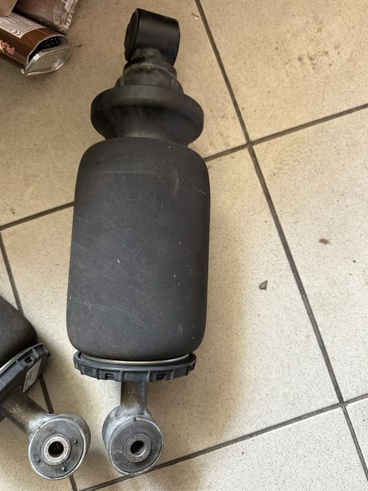 Амортизатор передньої кабіни MAN