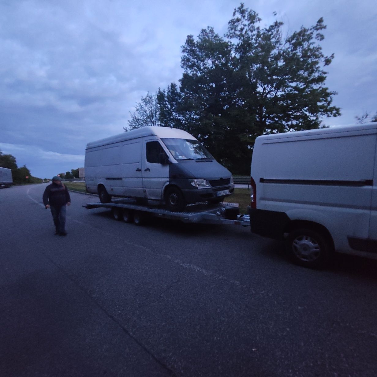 Pomoc drogowa 24/7 laweta transport holowanie wynajm przyczepa auto os