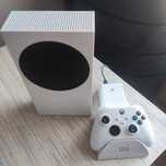 Xbox Series S 512 SSD+ pad + stacja ładująca – Stan bardzo dobry!