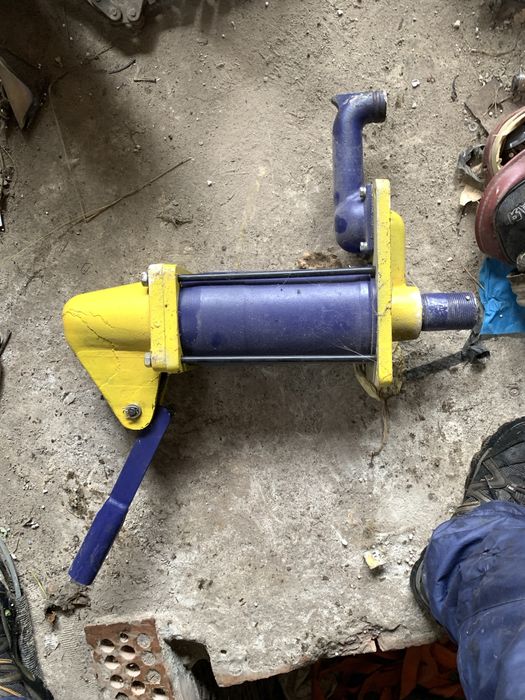 Колонка ручна на воду