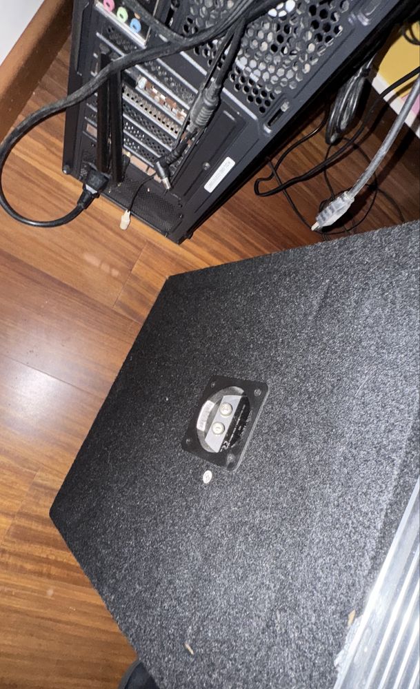 Vendo Subwoofer Alpine com amplificador
