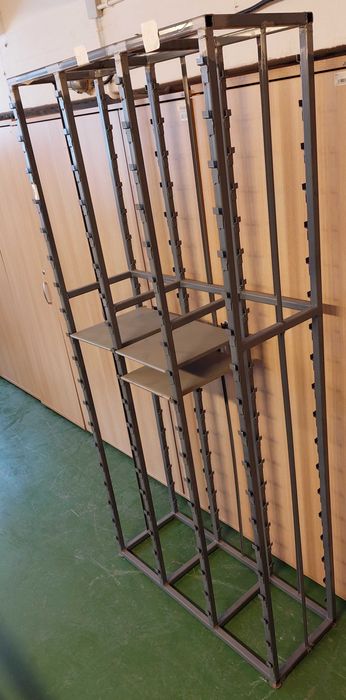 Solidne regały magazynowe metalowe z półkami przekładanymi - używane