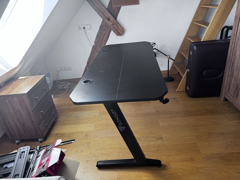 Biurko SENSE7 Gamingowe Nomad Basic 140x60