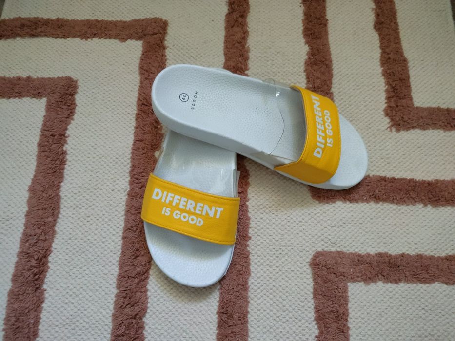 Шльопанці House brand