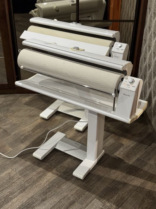 Прасувальний каток Miele B995D — у відмінному стані функція Пари