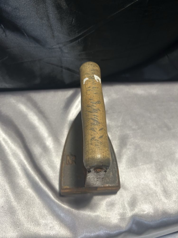 Żeliwne Żelazko Vintage 301/24