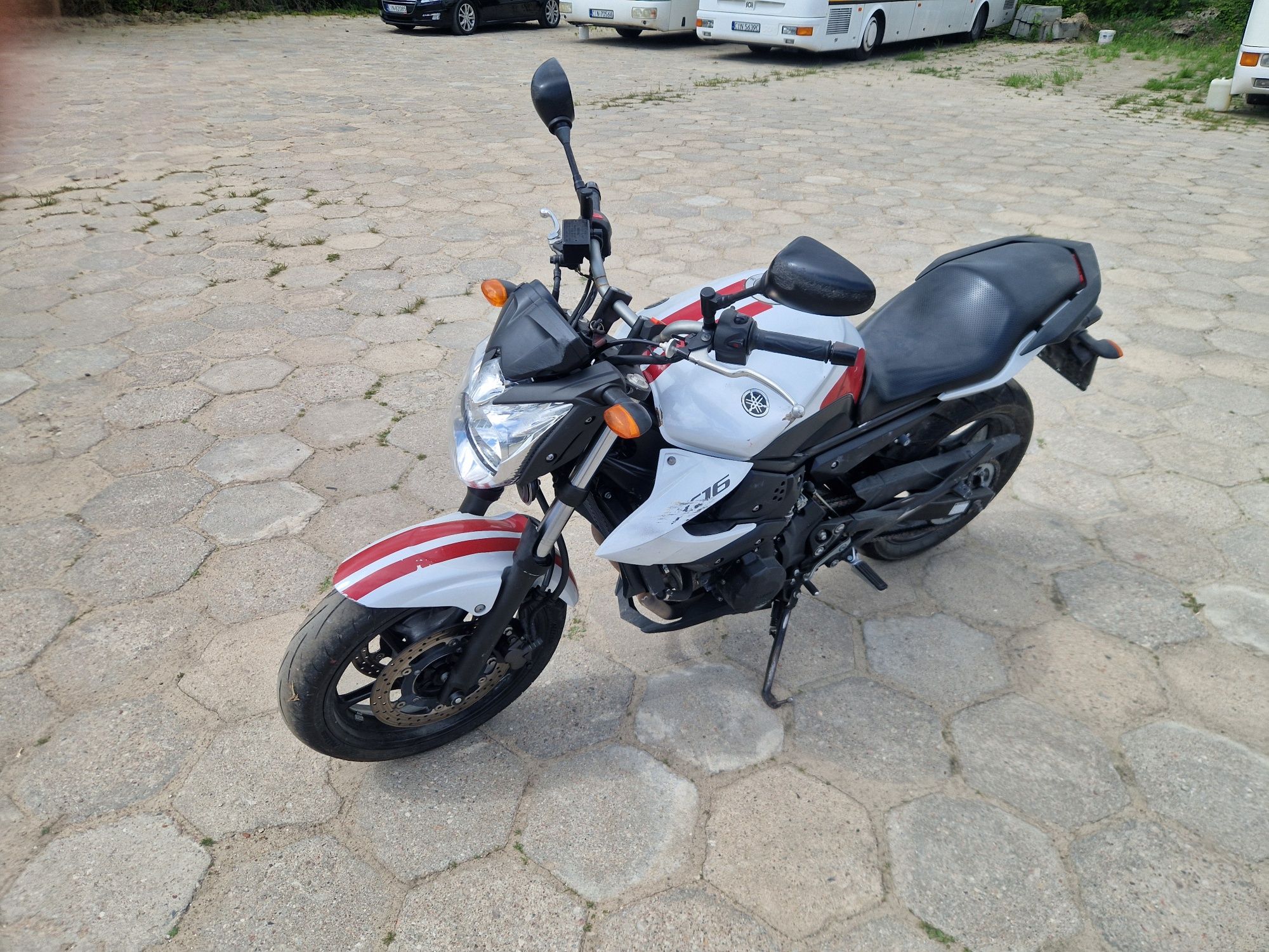 YAMAHA XJ6 2011 r A2