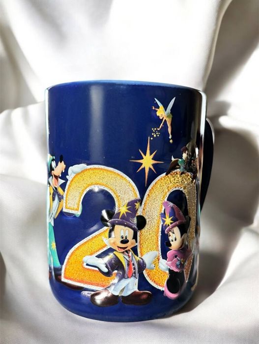 Продам колекційну чашку від Disney.